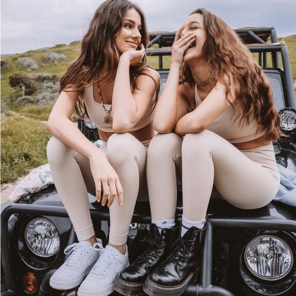 SET Active Sculptflex Ribbed Seamless Leggings Oat Milk S 7/8 Length - Picture 8 of 13